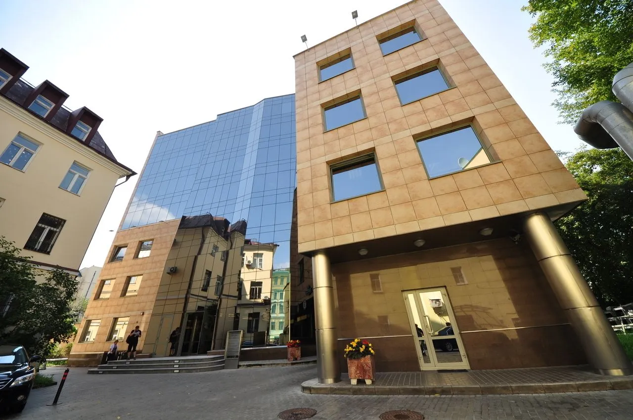 Кристалл Плаза: главный вход